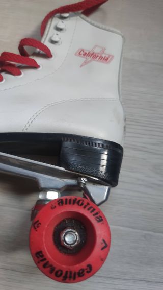 Patines de cuero blanco con cordones rojos T34–35