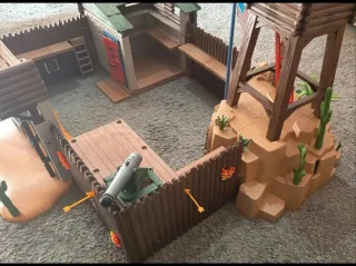 Fuerte Playmobil Fort Brave