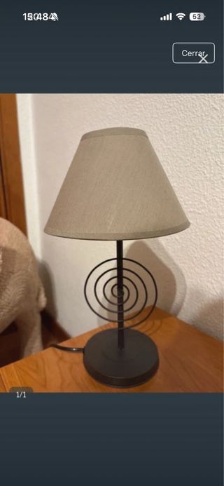 Lámpara de mesa beige y negra