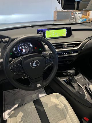 LEXUS UX 250H F-Sport Cuero 4WD - 2022
