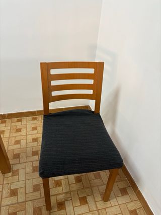 Mesa extensible y 4 sillas