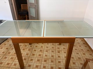 Mesa extensible y 4 sillas