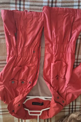 Chaqueta Zara entretiempo roja