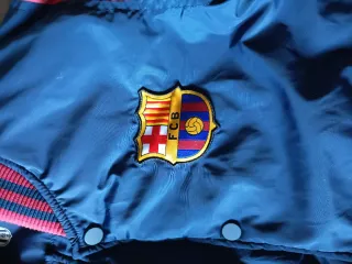 Barcelona (Cazadora Azul y Roja)