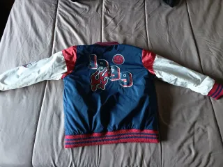 Barcelona (Cazadora Azul y Roja)