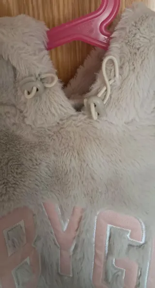 Sudadera Beige de pelo.