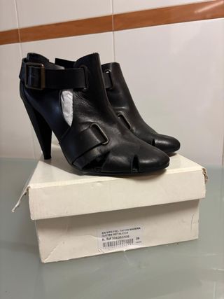 Botines Xcaret tacón marrón flecos