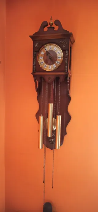 Reloj de pared antiguo madera y metal