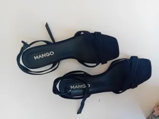 Sandalias Mango tacón bajo ancho negras