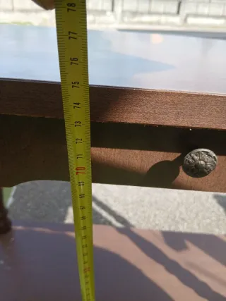 Tavolino in legno con cassetto