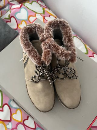 Botas beige con forro de pelo