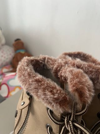 Botas beige con forro de pelo