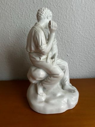 Figura porcelana niño con perro