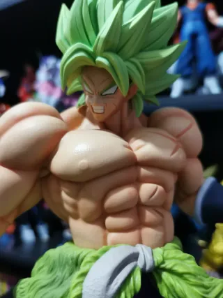 Broly King Clustar Ultimate Variation Figura
