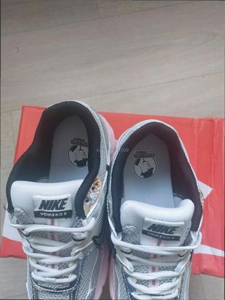 Nike Zoom Vomero 5 WMNS Talla 40