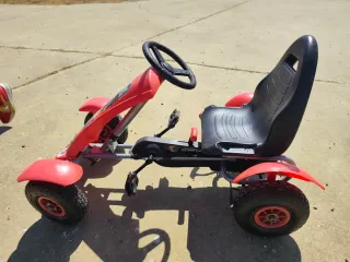 Kart a pedales rojo