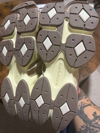 New Balance 9060 Beige/Marrón