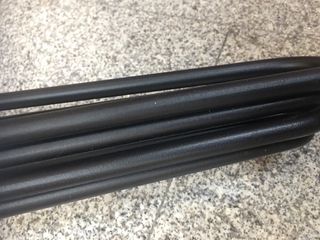 Mesa Tablero color madera oscura y Patas Metálicas