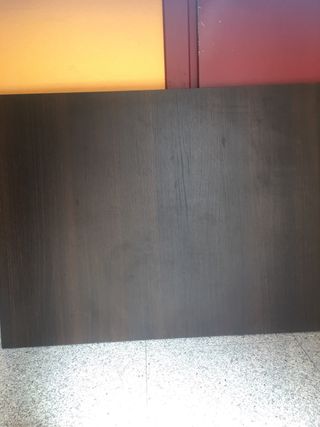 Mesa Tablero color madera oscura y Patas Metálicas