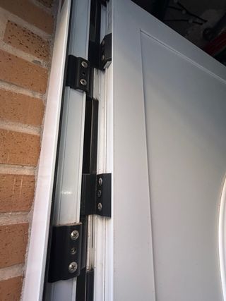 Puerta de seguridad blanca. Sin el león 350€