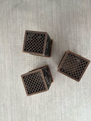 Quemador de incienso de metal con diseño