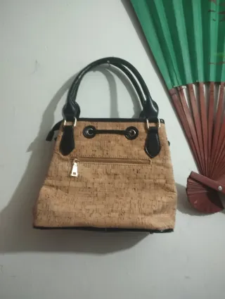 Bolso de corcho con abanico verde