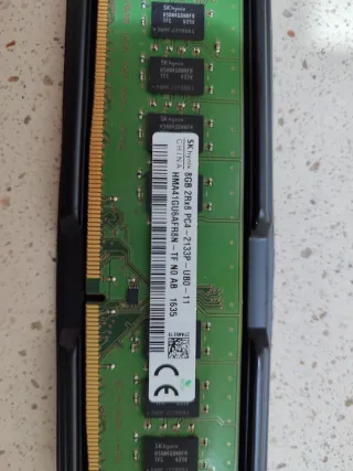 2 módulos de memoria RAM SK hynix 8GB DDR4