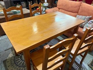 CONJUNTO DE MESA Y 4 SILLAS