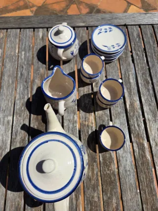 Tetera cerámica antigua azul y beige