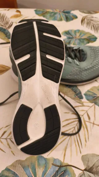 Zapatillas Kalenji Talla 41 color verde y gris