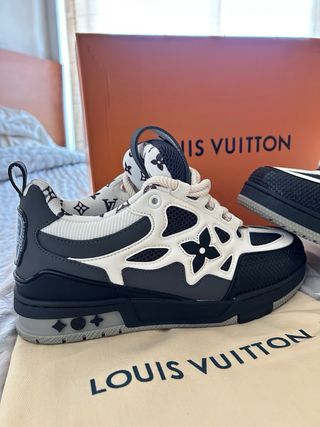 Zapatillas Louis Vuitton grises y blancas