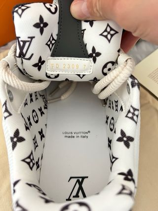 Zapatillas Louis Vuitton grises y blancas