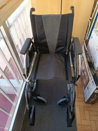 Silla de ruedas desmontable