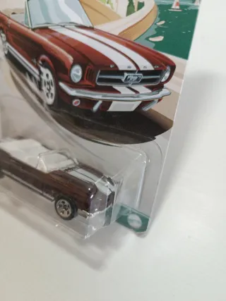 Hot Wheels '65 Ford Mustang Convertible