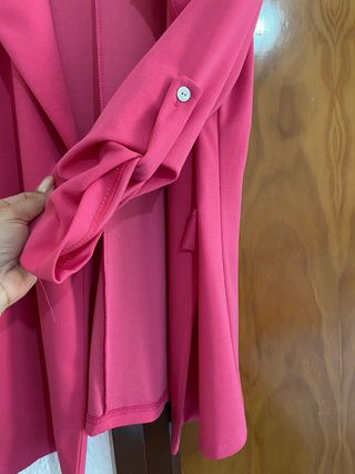 Blazer rosa manga arrugada