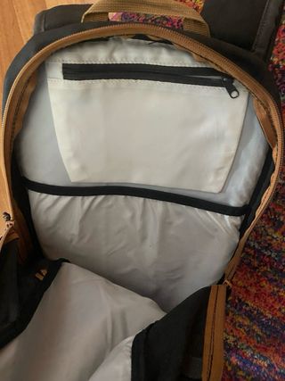 Mochila Quechua 20L Negra y Gris