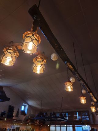 Lámparas madera, forja y cristal