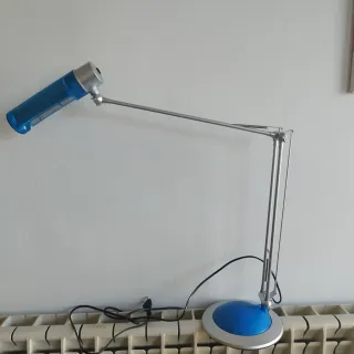 Lámpara de escritorio moderna