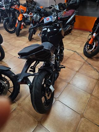 KTM Duke 125 2026 Negra