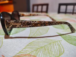 Gafas de sol Guess marrones y negras