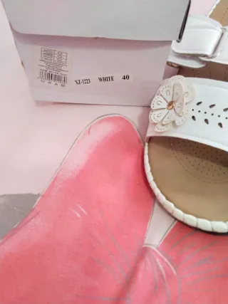 Sandalias de verano blancas