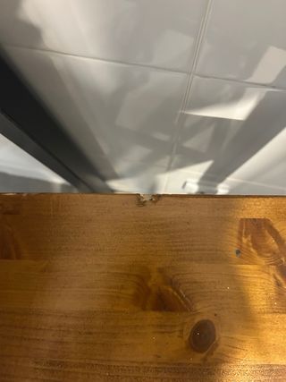Mesa alta madera y 4 sillas negras