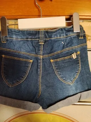 Pantaloncini bimba con risvolto 4 anni