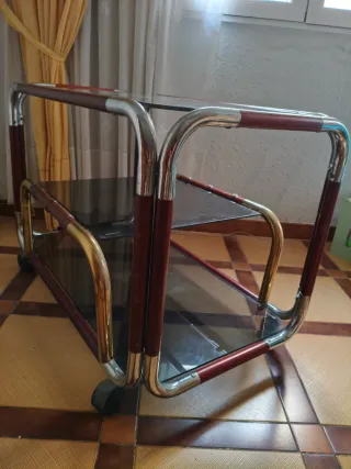 Mesa auxiliar de cristal con ruedas para TV
