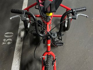 Bicicleta infantil adaptada roja