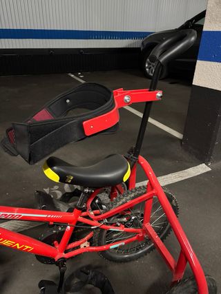 Bicicleta infantil adaptada roja