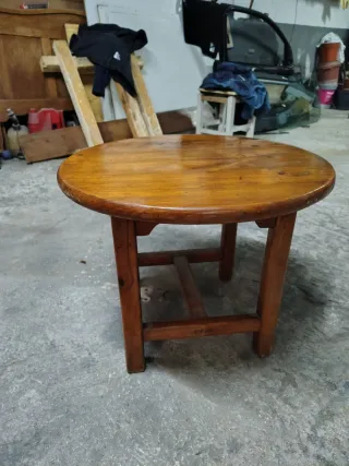 Mesita redonda de madera