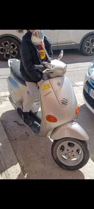 Vespa ET4 Plata, 125cc