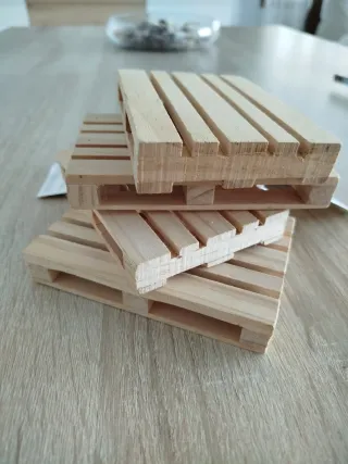 Juego de posavasos de madera
