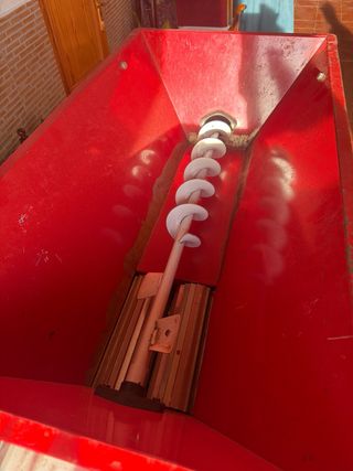 Trituradora de uva roja